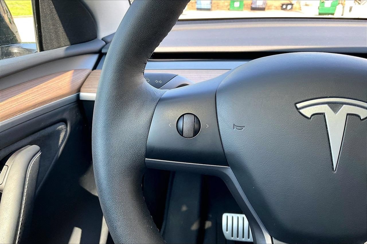 Used 2025 Tesla Model Y Performance AWD/4WD image 30