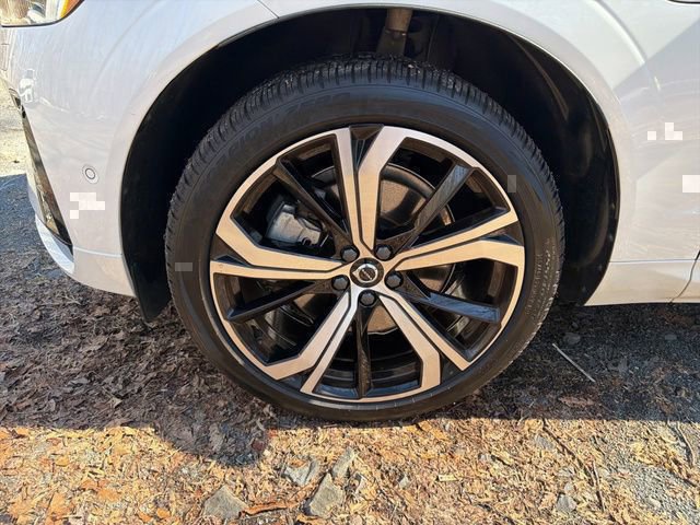 Used 2022 Volvo XC60 T8 R-Design w/ Advanced Package image 5