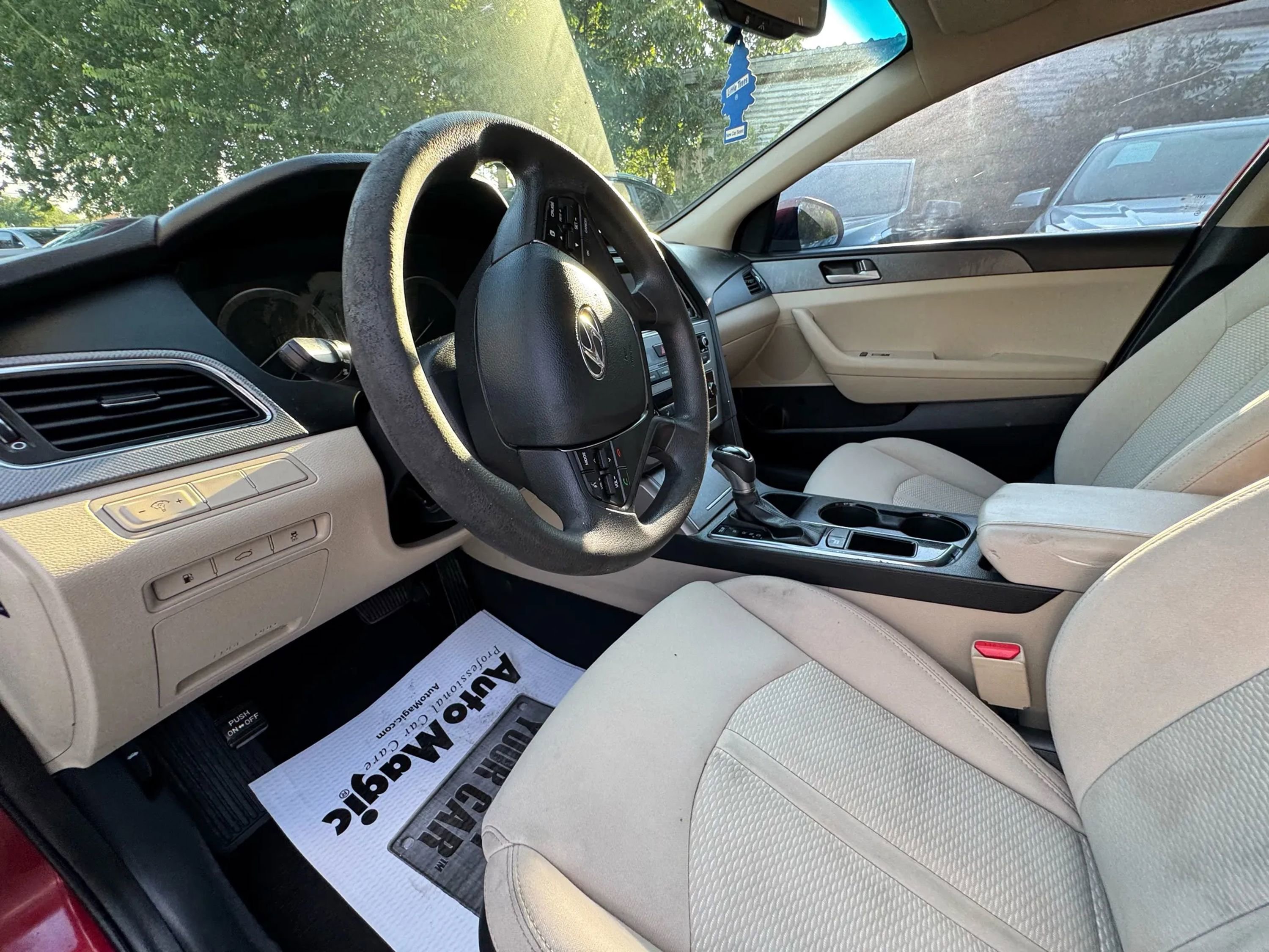 Used 2016 Hyundai Sonata SE w/ Winter Weather Package image 16