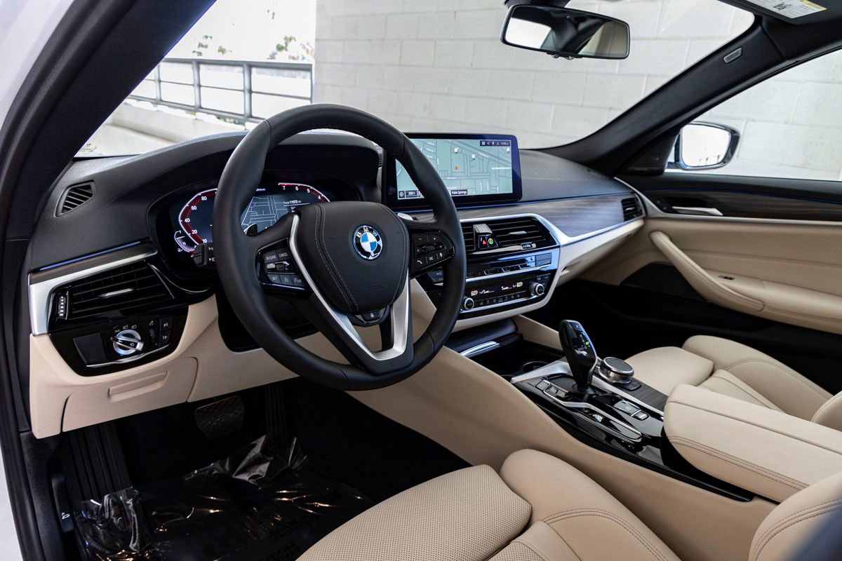 Certified 2023 BMW 530e w/ Premium Package image 15