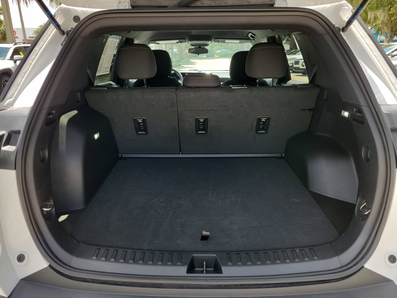 Used 2026 Chevrolet Equinox LT FWD image 7