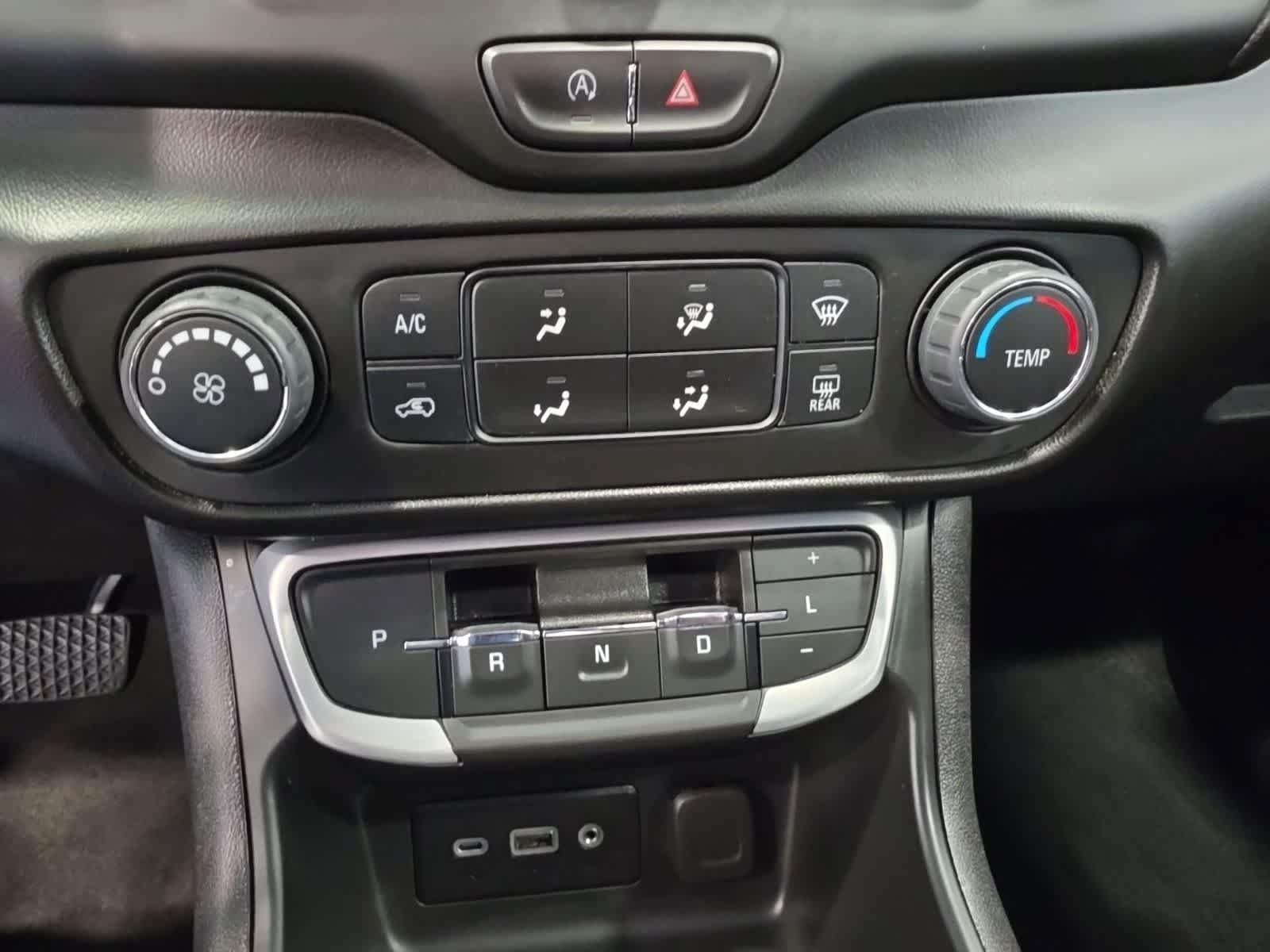 Used 2022 GMC Terrain SLE FWD image 25