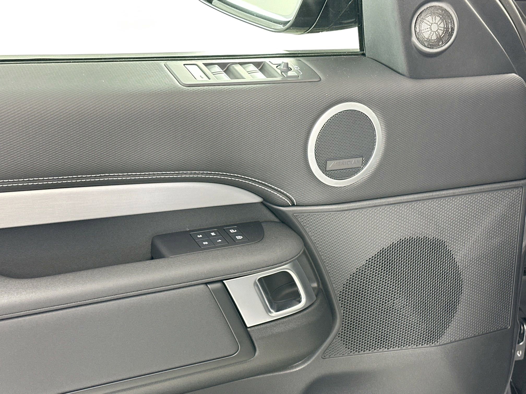 Used 2026 Land Rover Discovery Limited Edition image 15