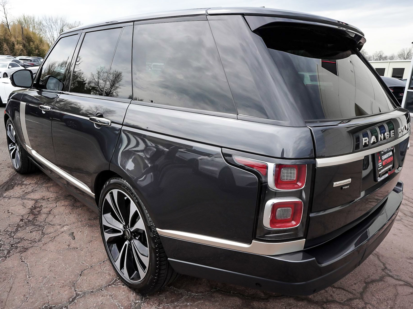 Used 2021 Land Rover Range Rover Autobiography Fifty Edition image 4