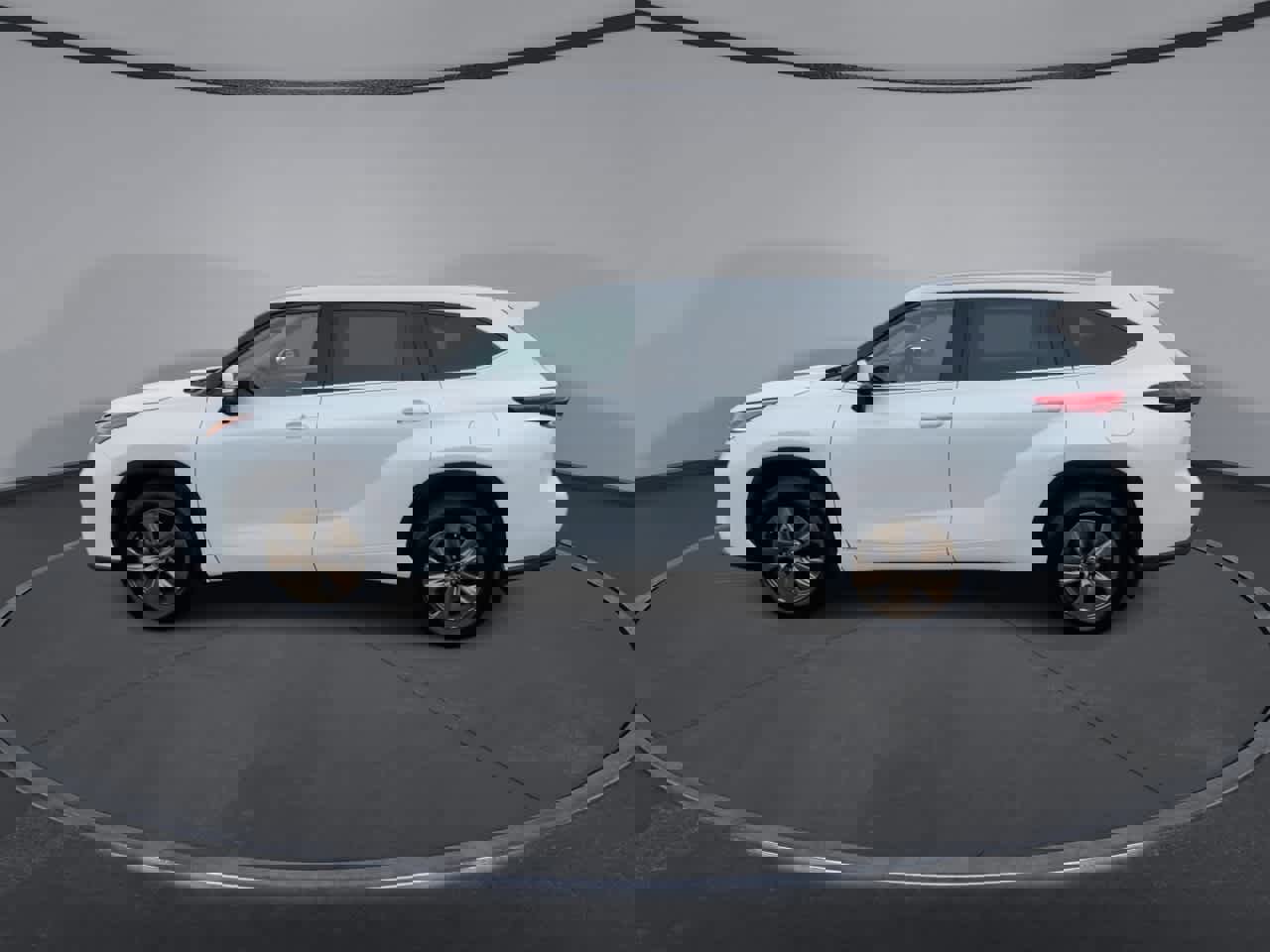 Used 2022 Toyota Highlander Bronze Edition AWD/4WD image 5