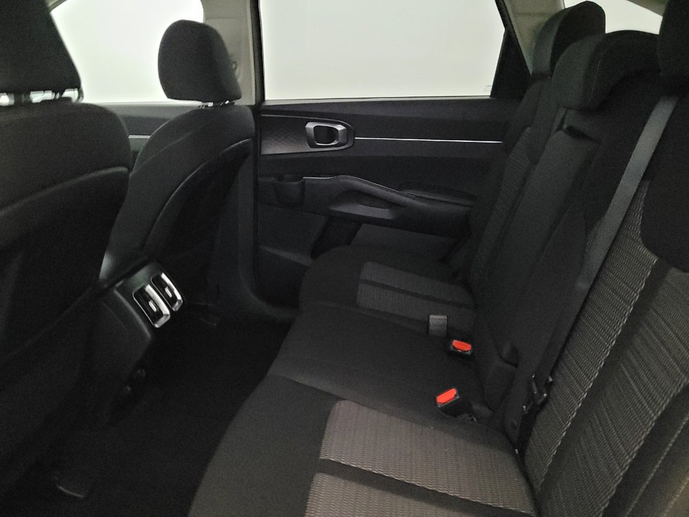 Used 2023 Kia Sorento LX FWD image 18