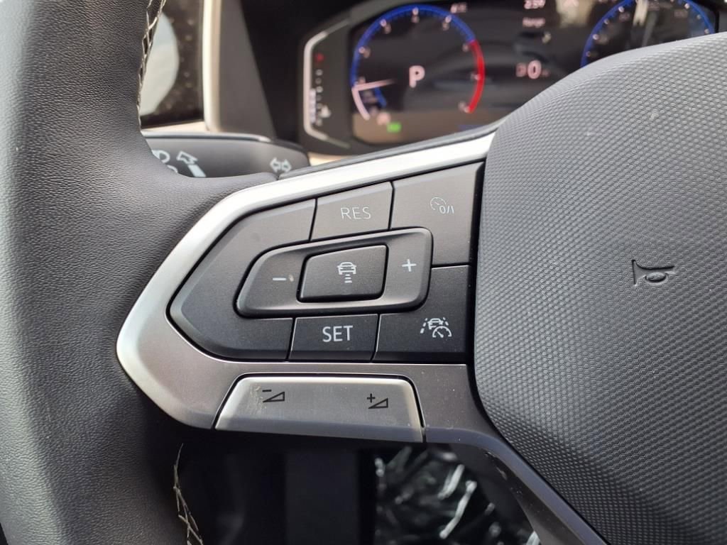 New 2025 Volkswagen Taos SEL image 21
