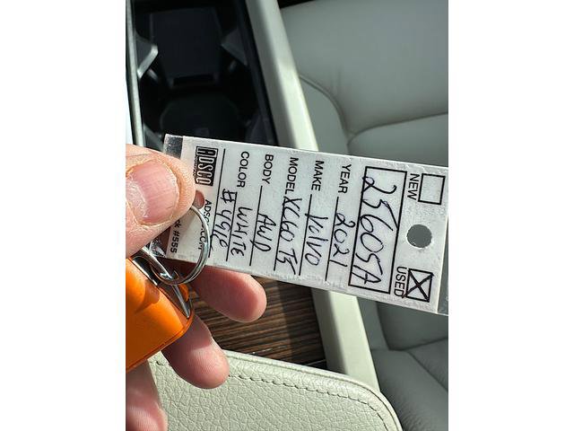 Used 2021 Volvo XC60 T5 Momentum w/ Premium Package image 33