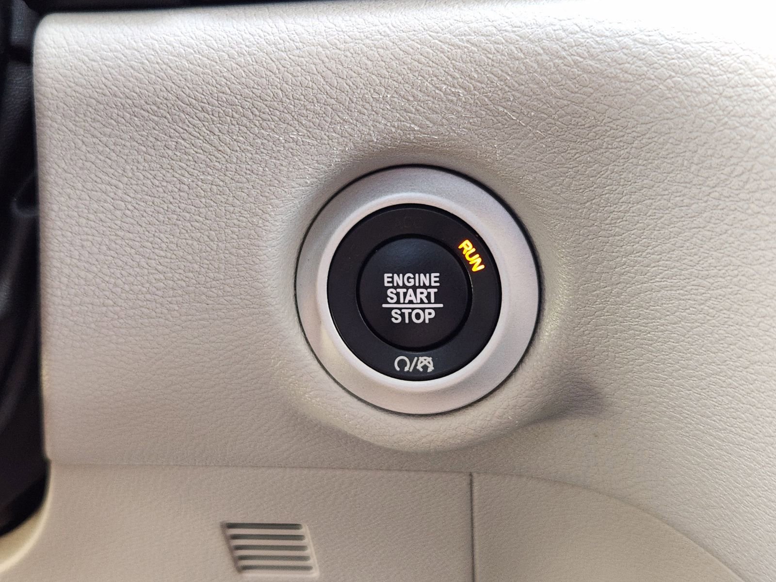 Used 2023 Chrysler Voyager LX image 28