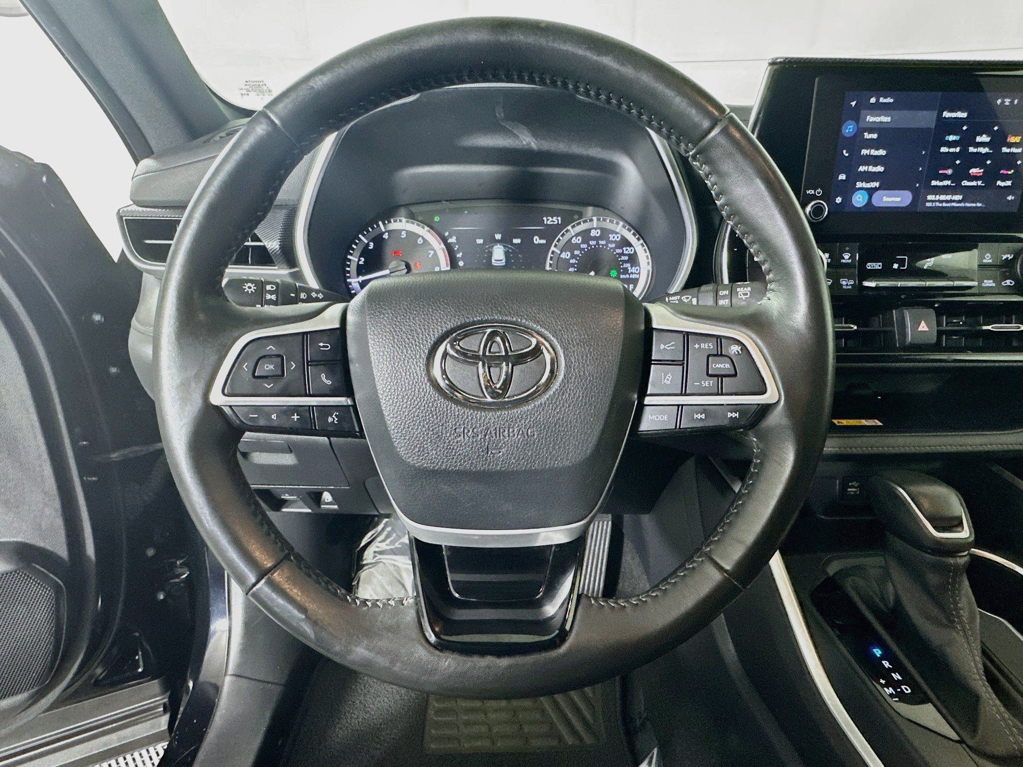 Used 2024 Toyota Highlander XSE FWD image 15