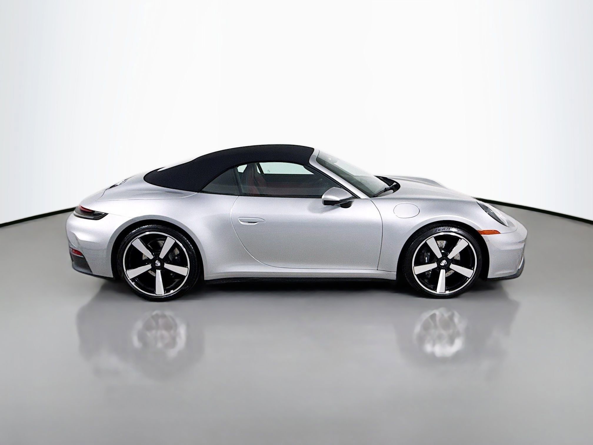 Certified 2025 Porsche 911 Carrera RWD image 8