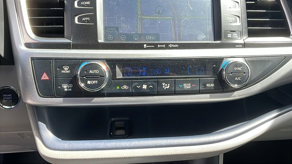 Used 2019 Toyota Highlander XLE w/ Carpet Mat Package (TMS) FWD image 19