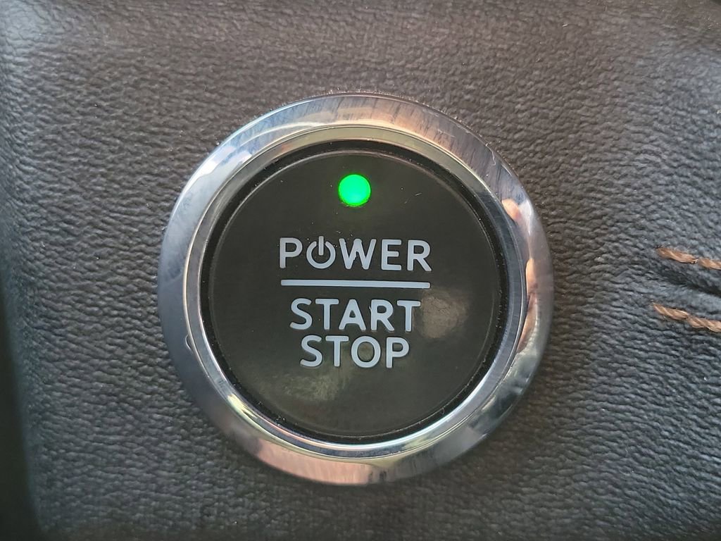 Used 2022 Ford F150 Lightning Lariat image 27