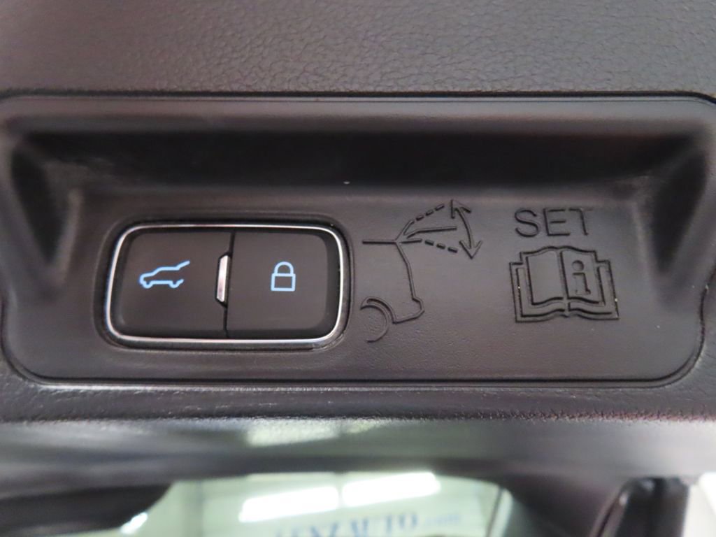 Used 2020 Ford Explorer XLT w/ Equipment Group 202A image 40