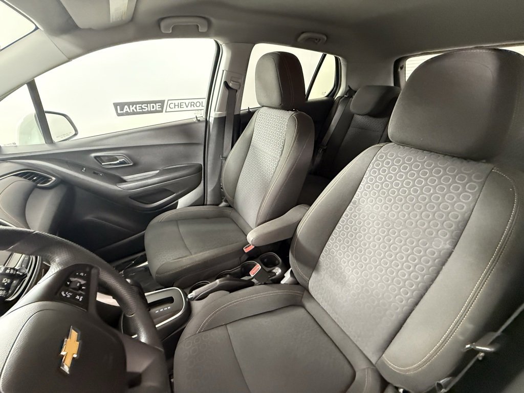 Used 2022 Chevrolet Trax LS w/ Tint and Cruise Package image 27