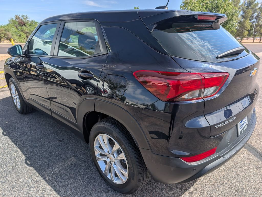 Used 2021 Chevrolet TrailBlazer LS FWD image 3