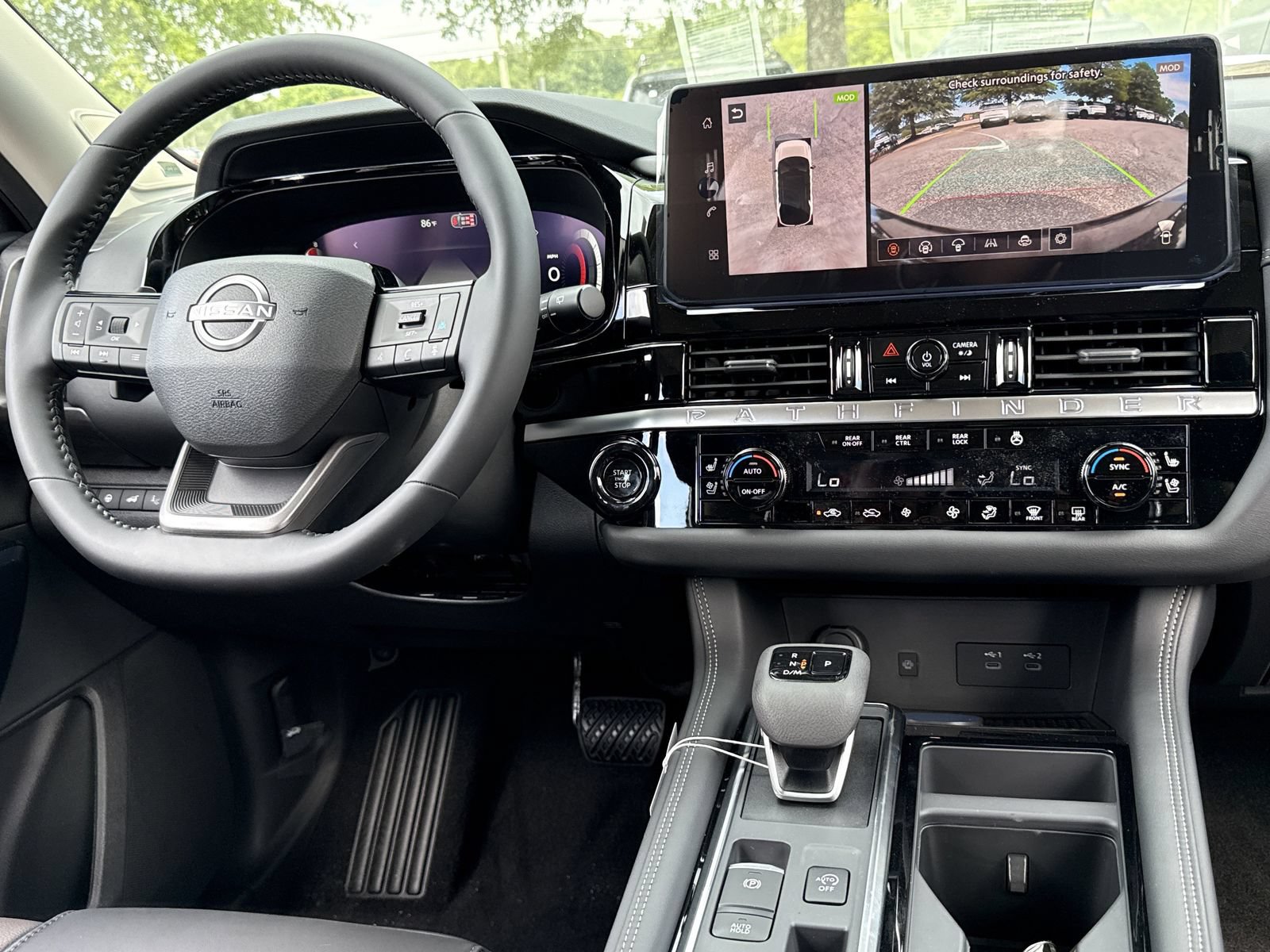 New 2026 Nissan Pathfinder Platinum FWD image 3