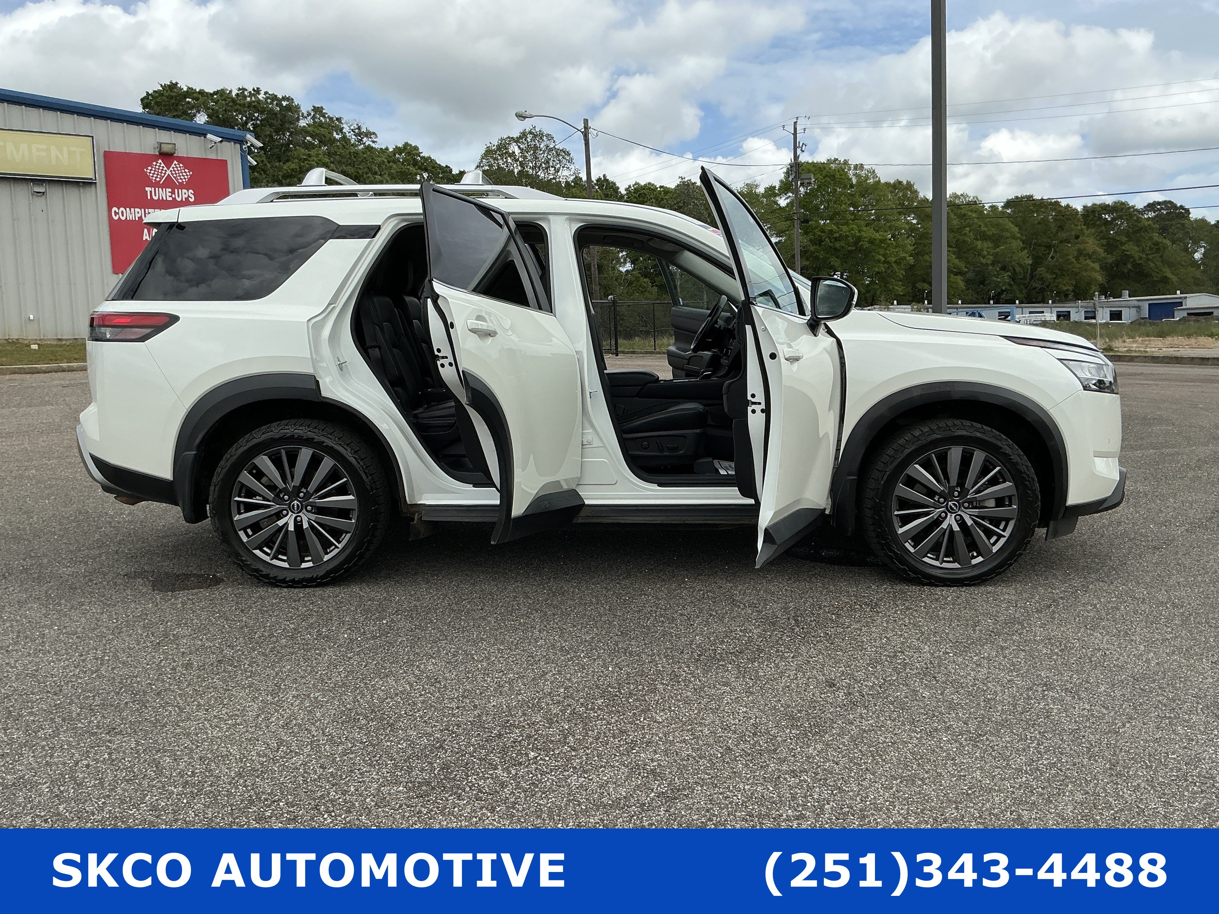 Used 2023 Nissan Pathfinder SL w/ SL Premium Package AWD/4WD image 33
