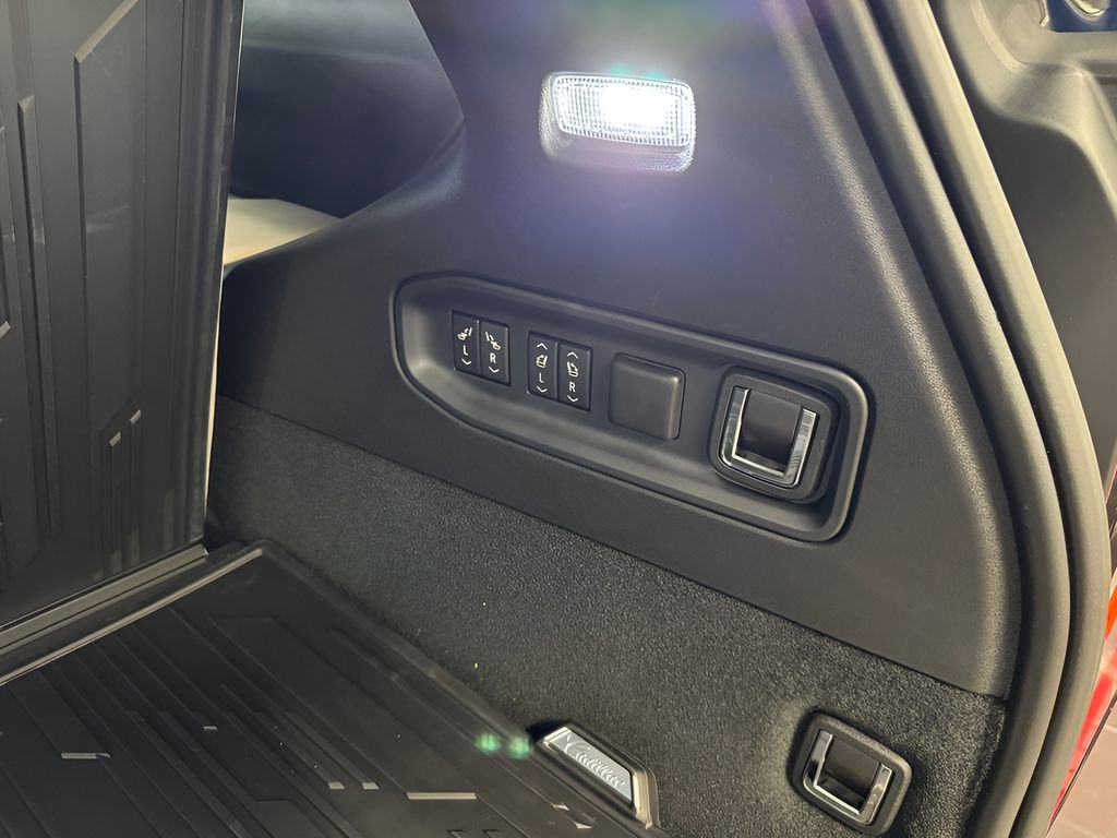 New 2026 Cadillac Vistiq Sport w/ LPO, Floor Liner Package AWD/4WD image 15