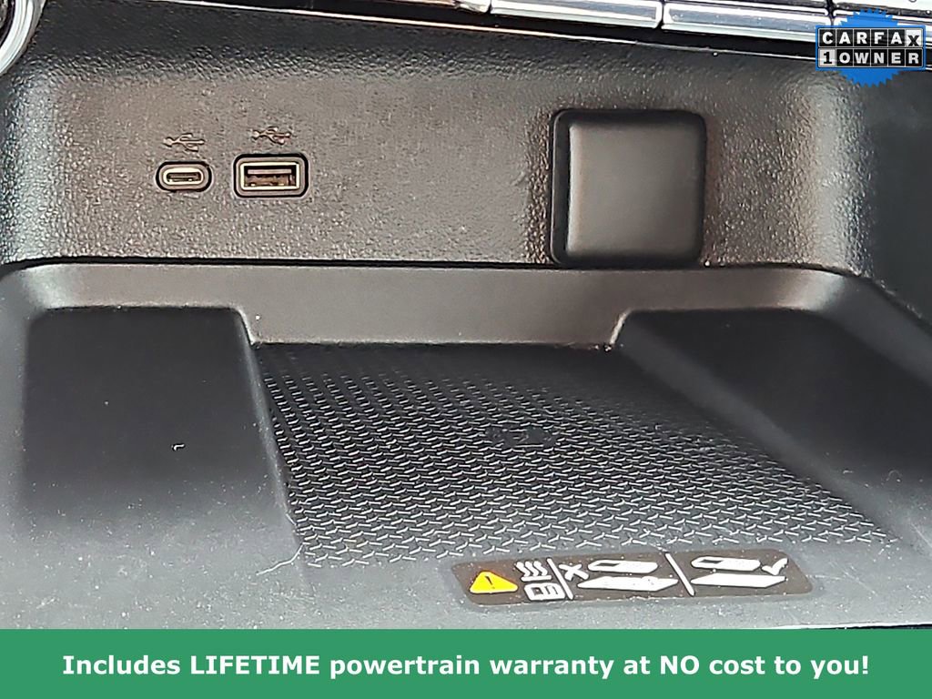 Used 2025 Chevrolet Traverse RS image 17