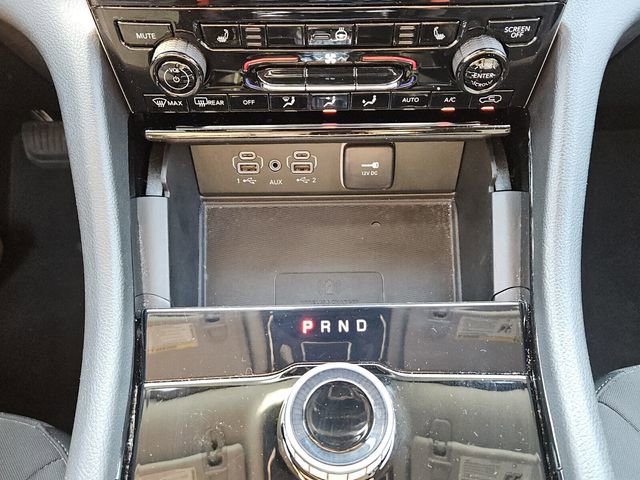 Used 2023 Jeep Grand Cherokee Laredo w/ Luxury Tech Group I RWD image 19