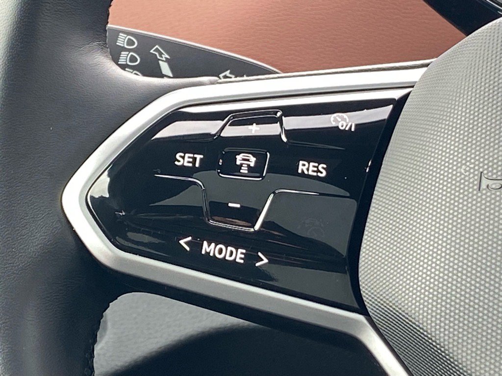 Certified 2022 Volkswagen ID.4 Pro S w/ Gradient Package image 6