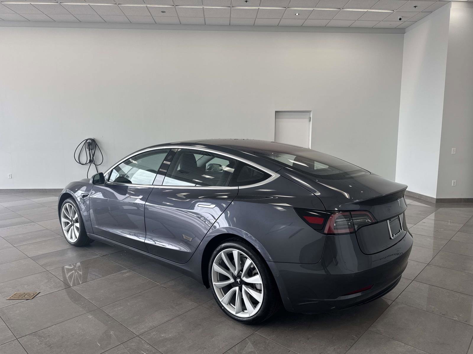 Used 2018 Tesla Model 3 Long Range RWD image 7