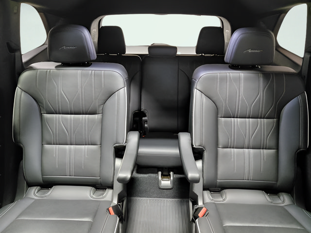 Used 2025 Buick Enclave Avenir AWD/4WD image 5