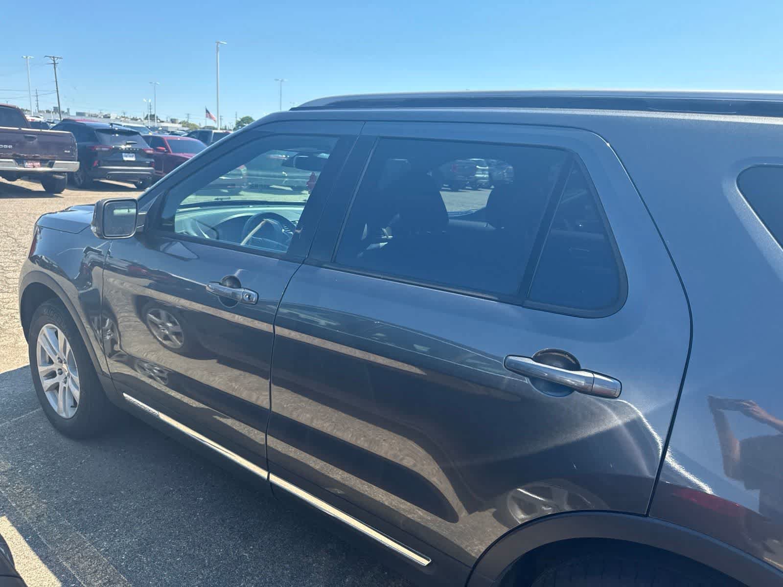 Used 2018 Ford Explorer XLT w/ Equipment Group 201A AWD/4WD image 14