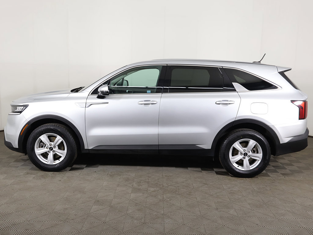Used 2021 Kia Sorento LX AWD/4WD image 16