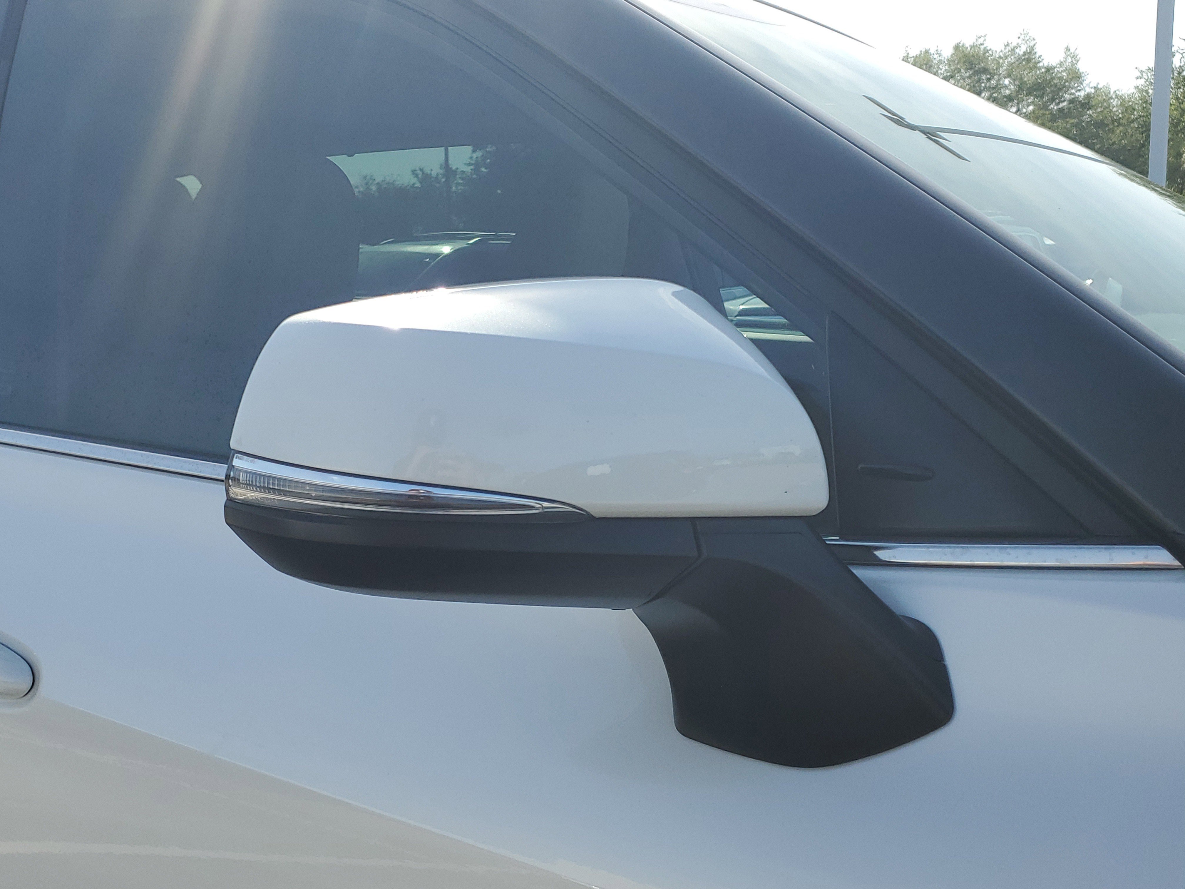 Used 2024 Toyota Highlander XLE FWD image 7