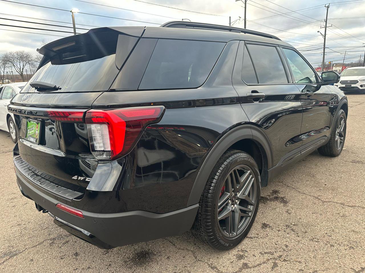 Used 2025 Ford Explorer ST-Line w/ Premium Package image 5