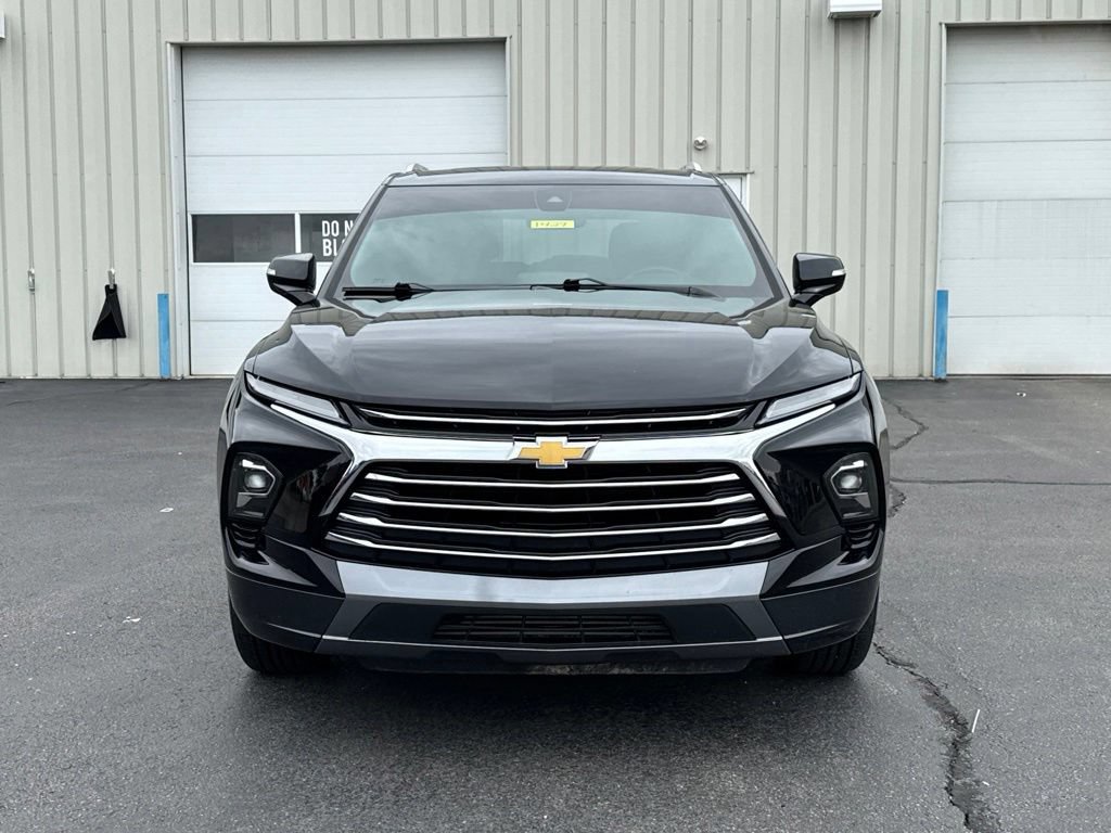 Used 2023 Chevrolet Blazer Premier AWD/4WD image 2
