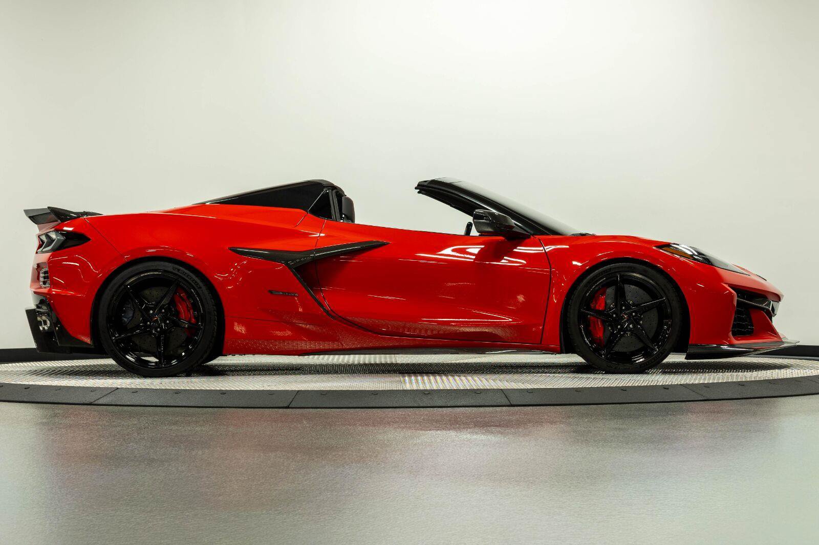Used 2024 Chevrolet Corvette E-Ray AWD/4WD image 33