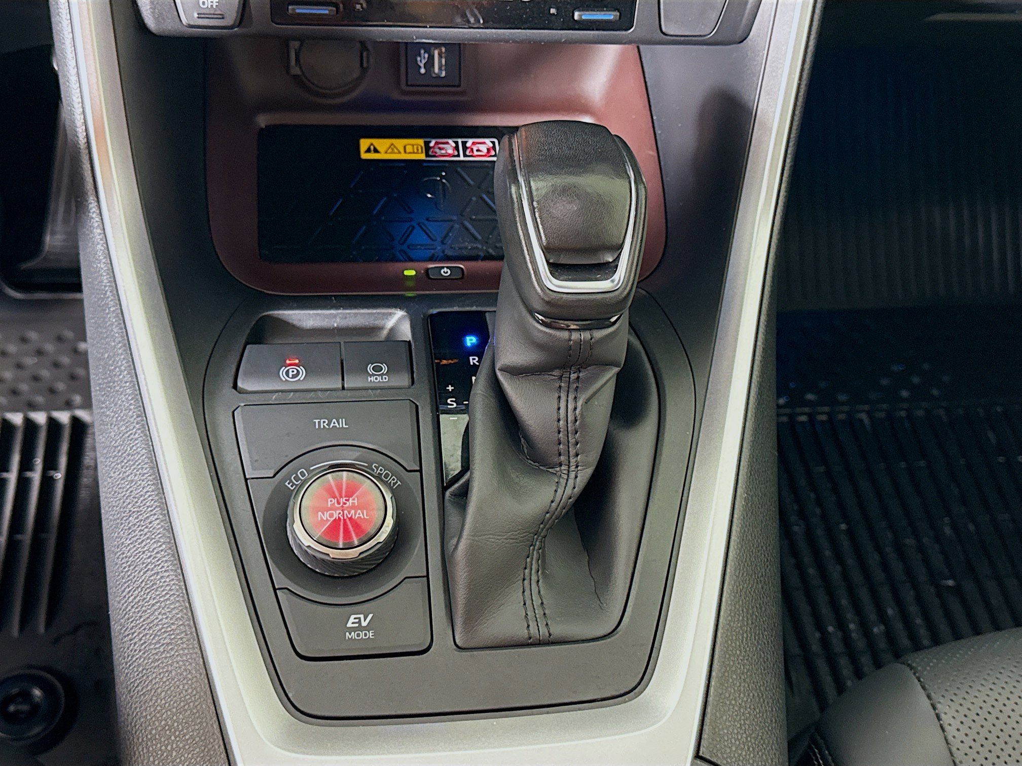 Used 2023 Toyota RAV4 Limited AWD/4WD image 18