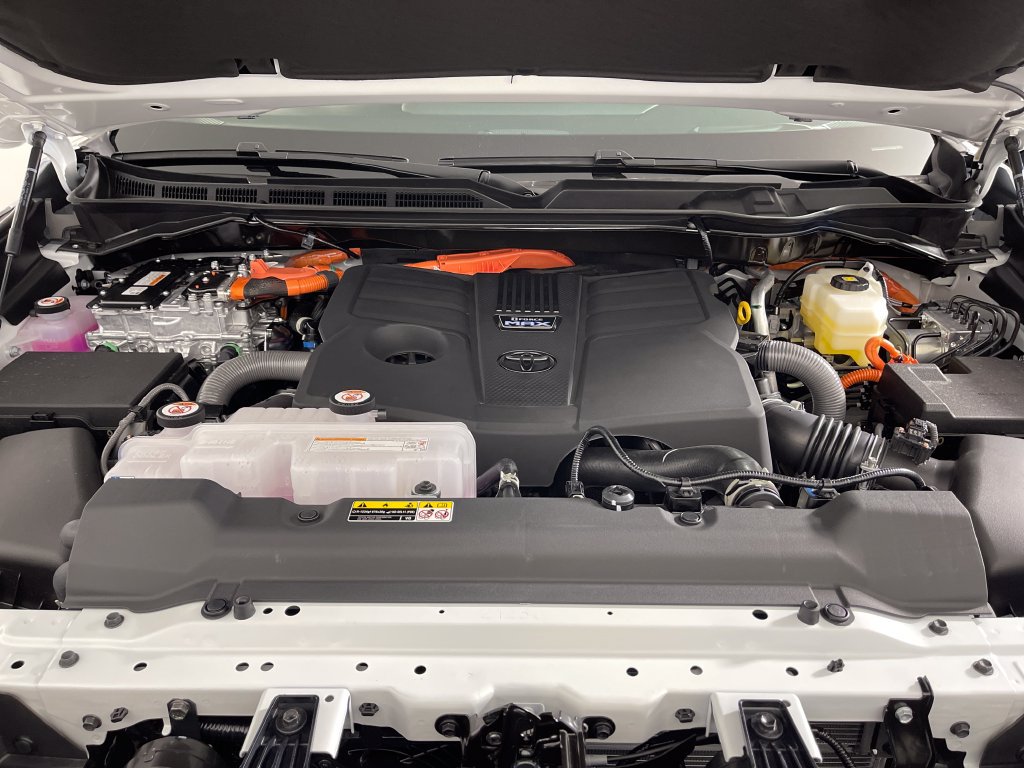 New 2026 Toyota Tundra Platinum w/ TRD Off-Road Package AWD/4WD image 9