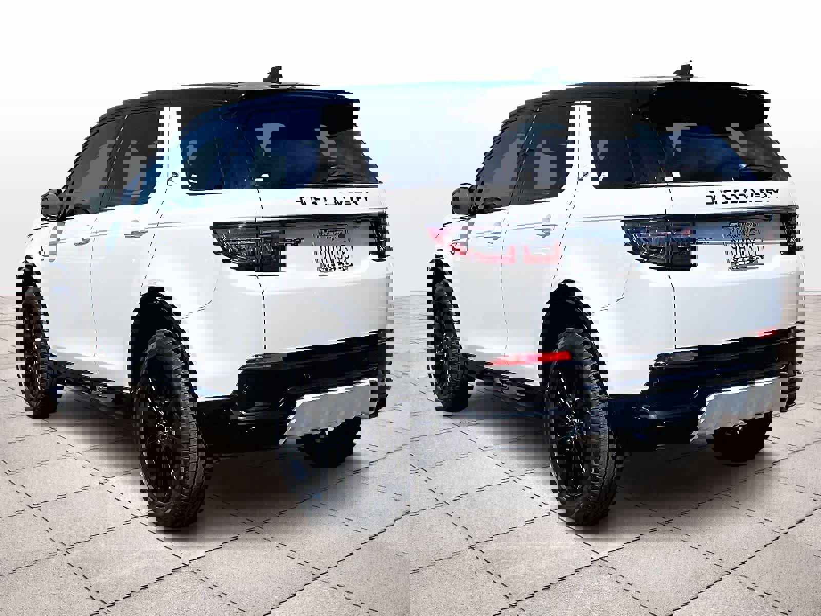 Used 2025 Land Rover Discovery Sport Dynamic SE image 13