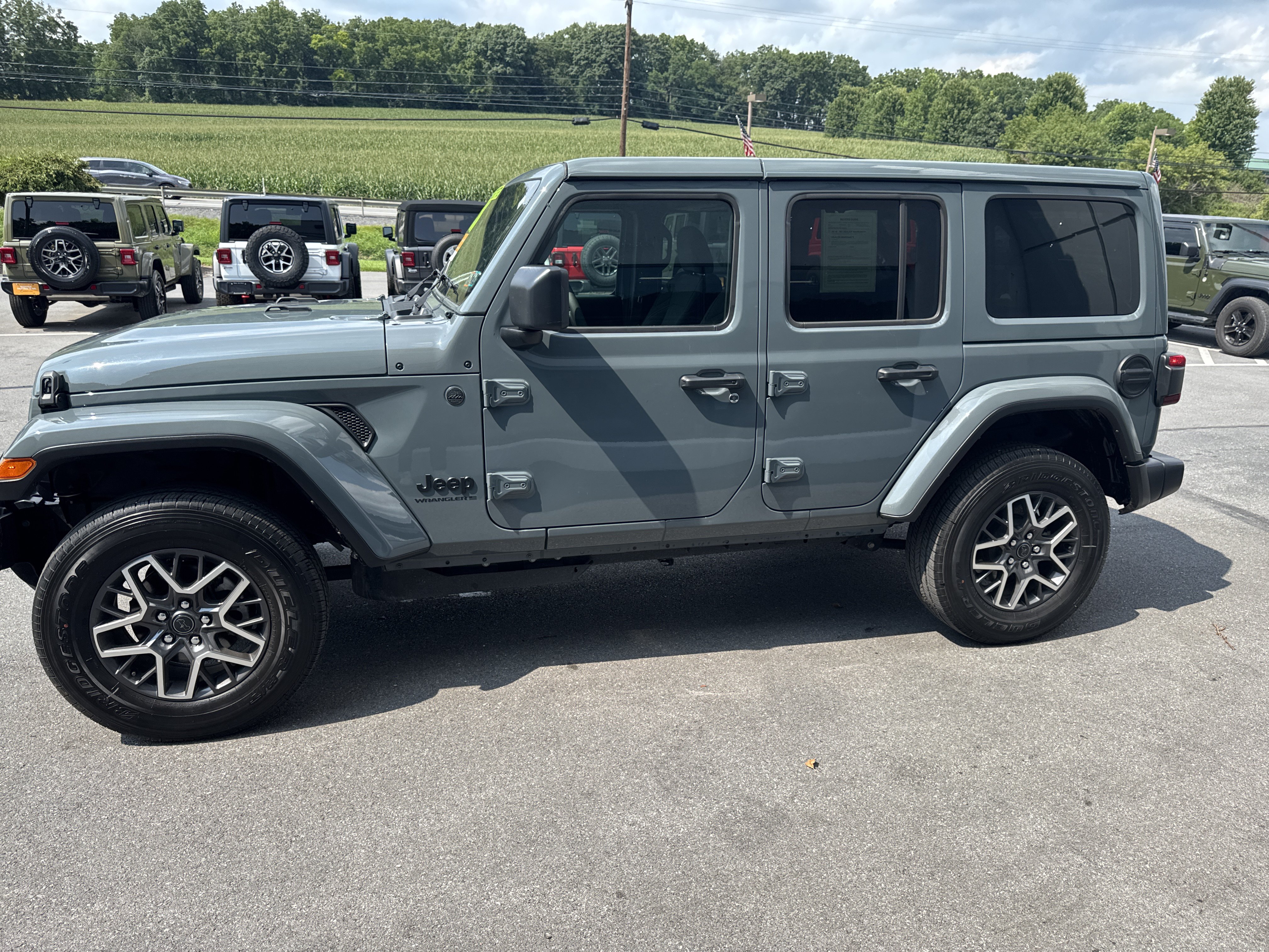 Used 2026 Jeep Wrangler Unlimited Sahara AWD/4WD image 7