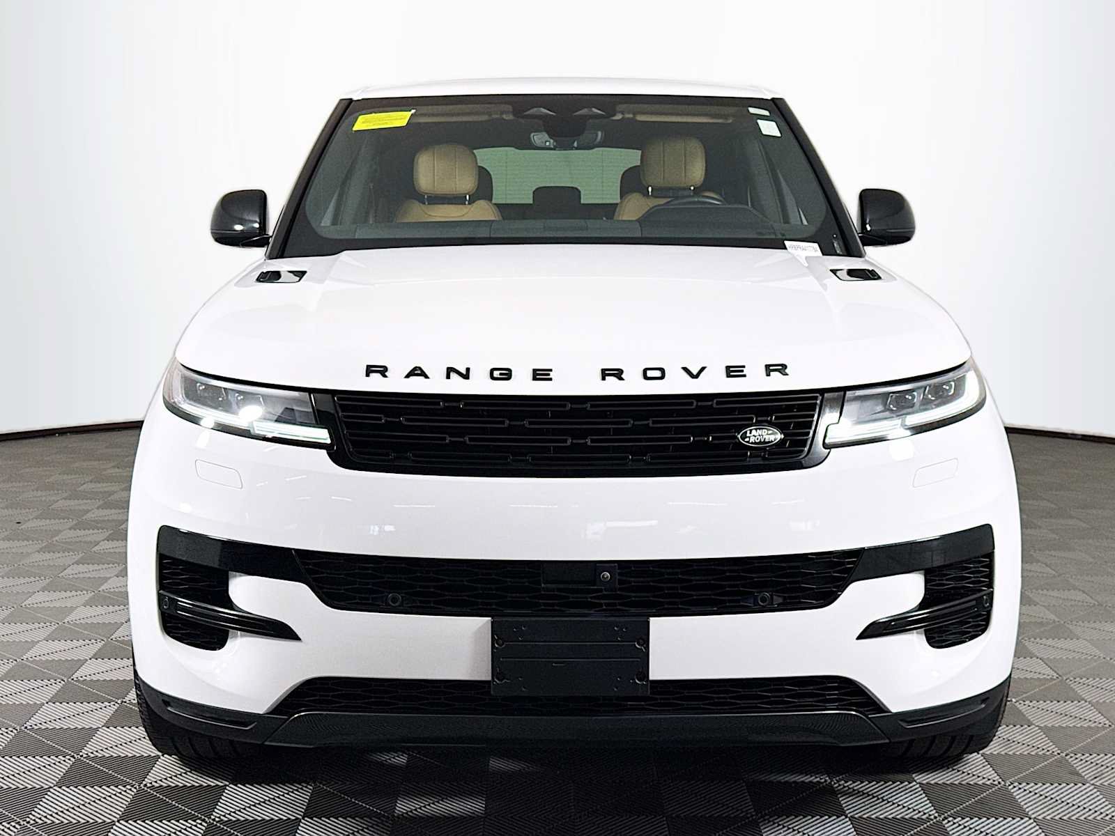 Used 2024 Land Rover Range Rover Sport SE AWD/4WD image 2
