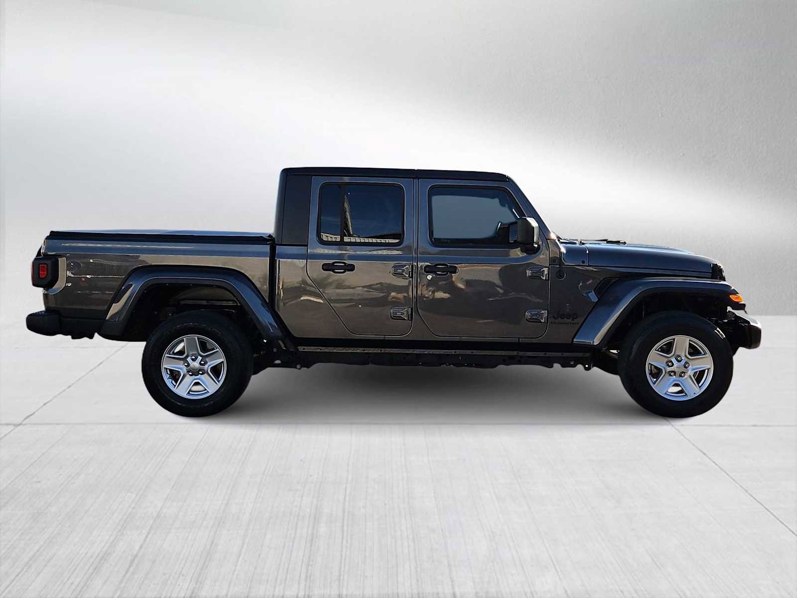 Used 2022 Jeep Gladiator Sport image 9