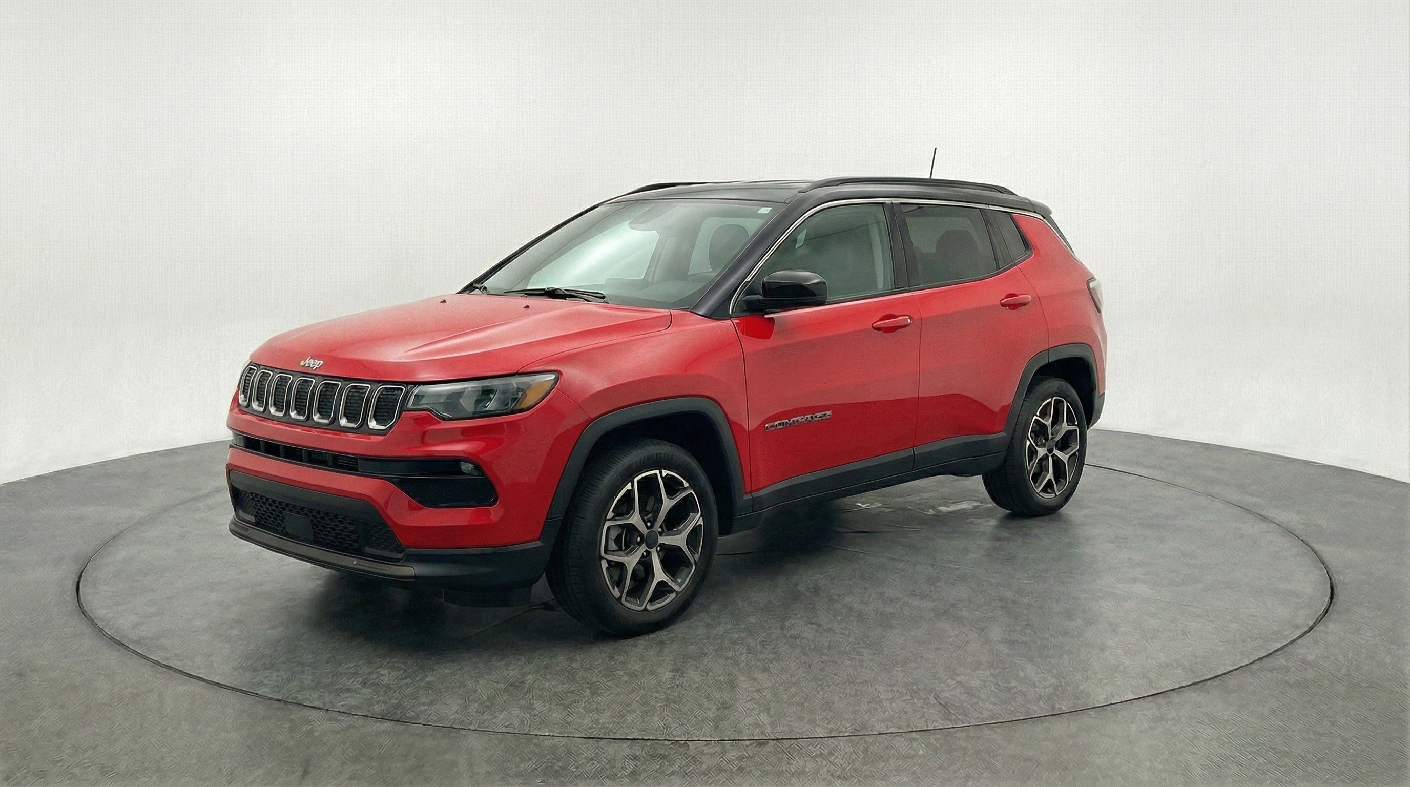 Used 2025 Jeep Compass Limited AWD/4WD image 3