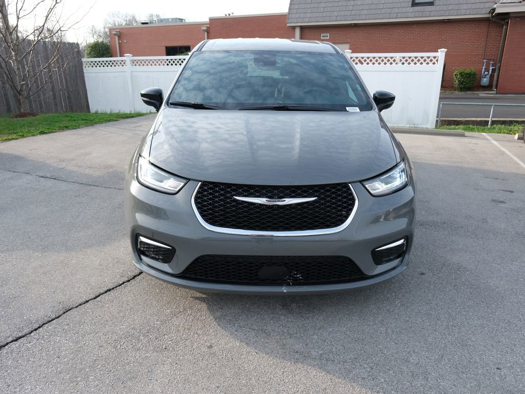 Used 2025 Chrysler Pacifica Select image 12