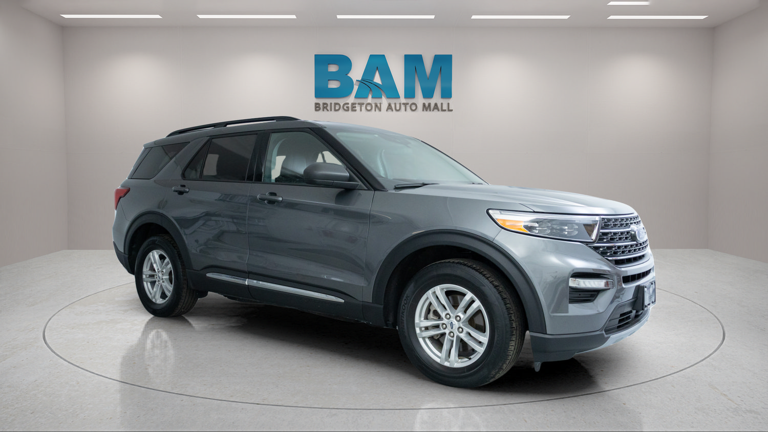 Used 2023 Ford Explorer XLT w/ Equipment Group 202A AWD/4WD image 1