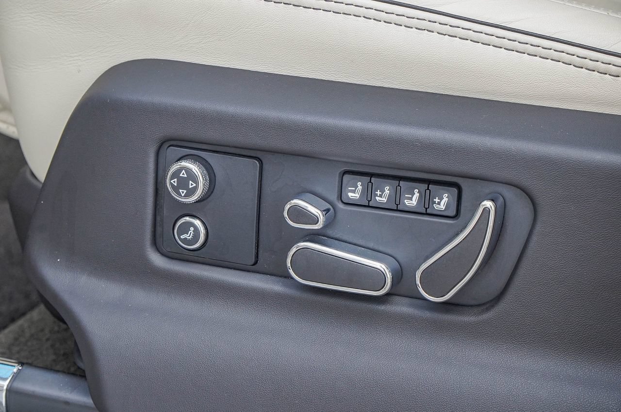 Certified 2023 Bentley Bentayga AWD/4WD image 37