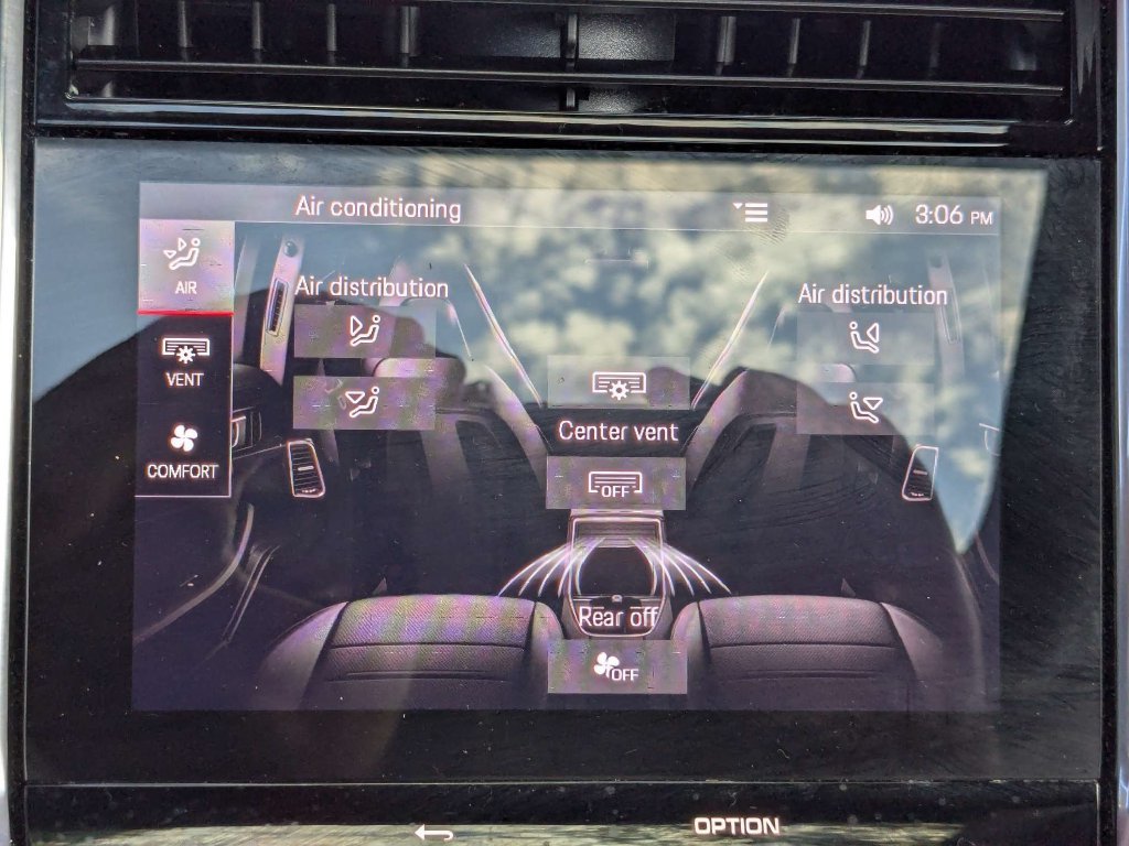 Used 2022 Porsche Panamera RWD image 20