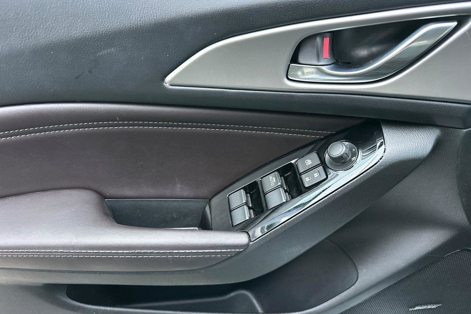 Used 2017 MAZDA MAZDA3 Touring w/ Popular Equipment Package image 11