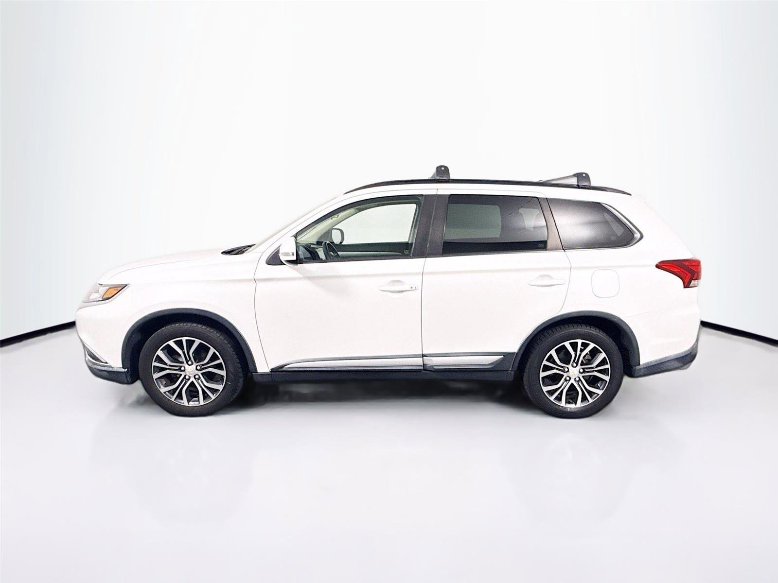 Used 2018 Mitsubishi Outlander SE image 23
