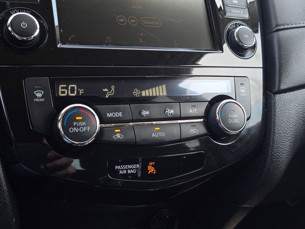 Used 2018 Nissan Rogue SV AWD/4WD image 23