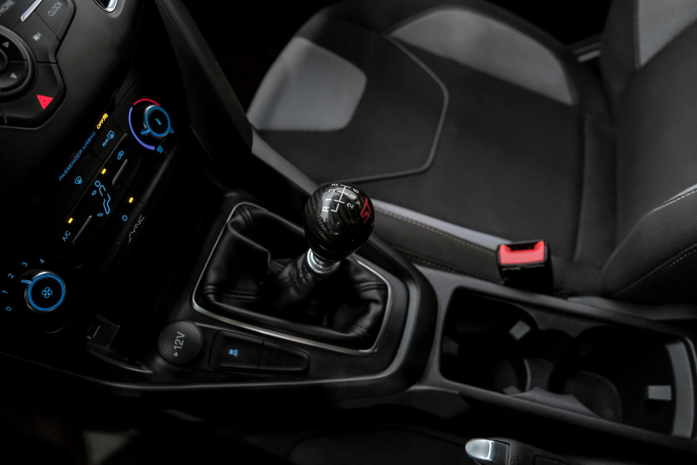 Used 2018 Ford Focus ST image 25