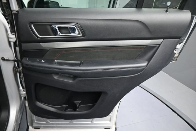 Used 2019 Ford Explorer XLT w/ Equipment Group 202A AWD/4WD image 22